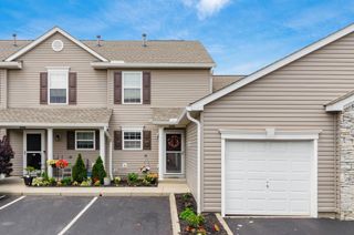 5195 Mantua Drive, 62D, Canal Winchester, OH 43110