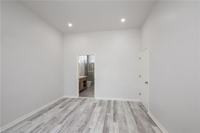 696 Mowbray Arch Apt 330, Norfolk, VA 23507