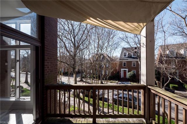 696 Mowbray Arch Apt 330, Norfolk, VA 23507