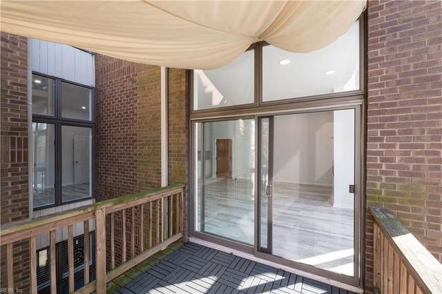 696 Mowbray Arch Apt 330, Norfolk, VA 23507