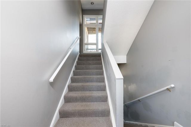 696 Mowbray Arch Apt 330, Norfolk, VA 23507