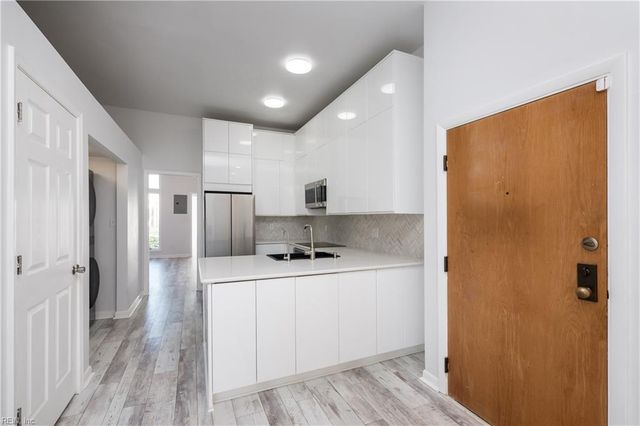 696 Mowbray Arch Apt 330, Norfolk, VA 23507