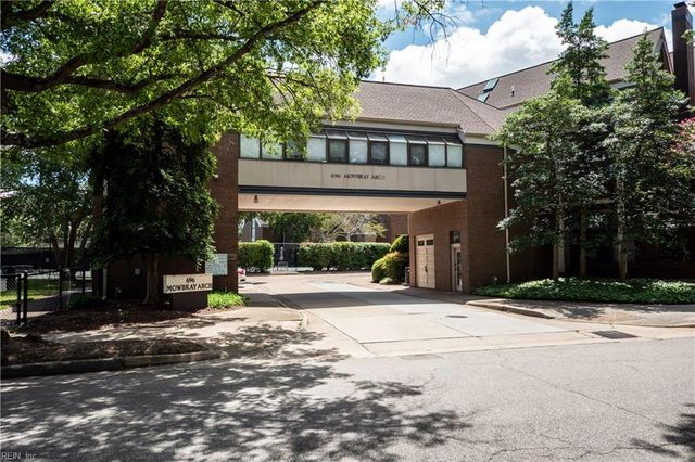 696 Mowbray Arch Apt 330, Norfolk, VA 23507