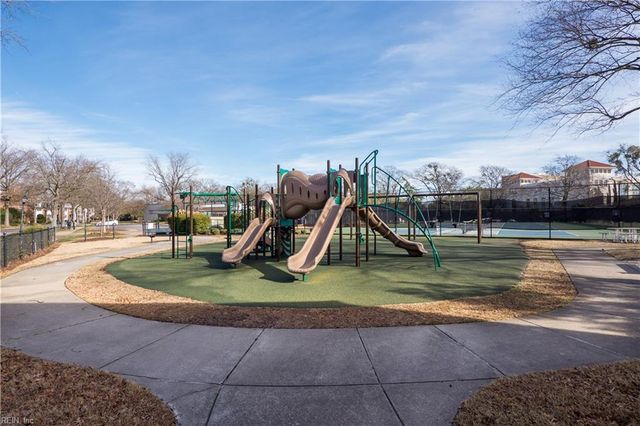 696 Mowbray Arch Apt 330, Norfolk, VA 23507