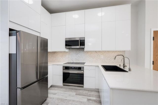 696 Mowbray Arch Apt 330, Norfolk, VA 23507