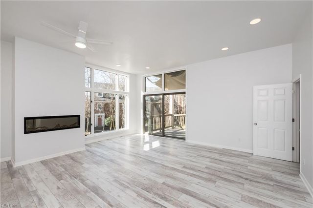 696 Mowbray Arch Apt 330, Norfolk, VA 23507