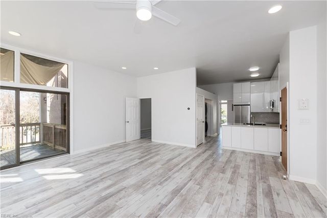 696 Mowbray Arch Apt 330, Norfolk, VA 23507