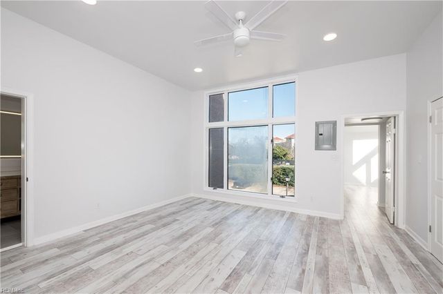 696 Mowbray Arch Apt 330, Norfolk, VA 23507