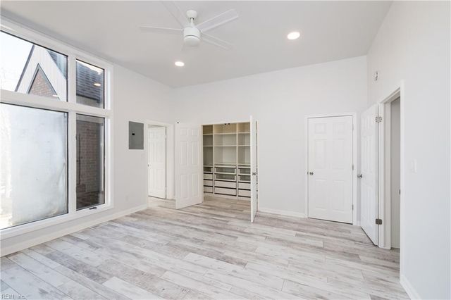 696 Mowbray Arch Apt 330, Norfolk, VA 23507