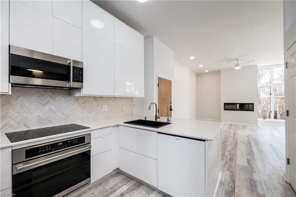 696 Mowbray Arch Apt 330, Norfolk, VA 23507