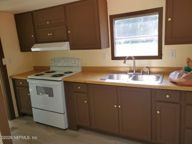 1151 VILLAGE GREEN Drive, Jacksonville, FL 32234