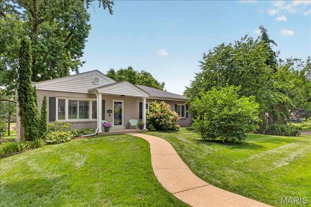 8124 Halifax Drive, Clayton, MO 63105