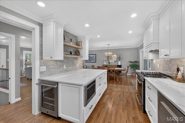 8124 Halifax Drive, Clayton, MO 63105