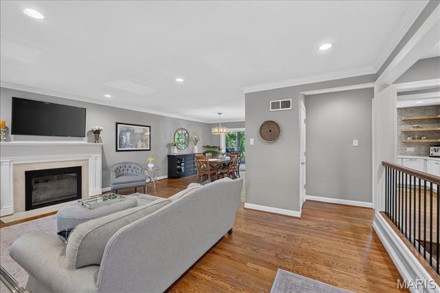 8124 Halifax Drive, Clayton, MO 63105
