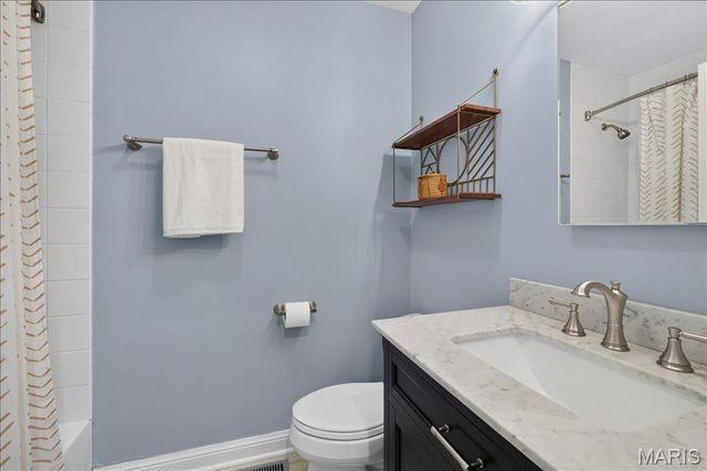 8124 Halifax Drive, Clayton, MO 63105