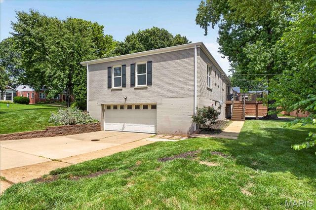 8124 Halifax Drive, Clayton, MO 63105