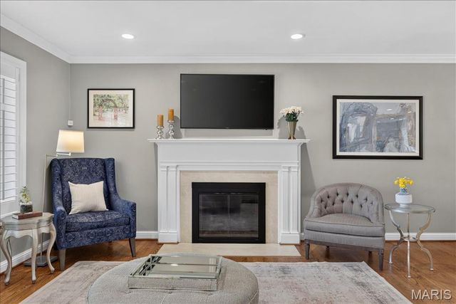 8124 Halifax Drive, Clayton, MO 63105