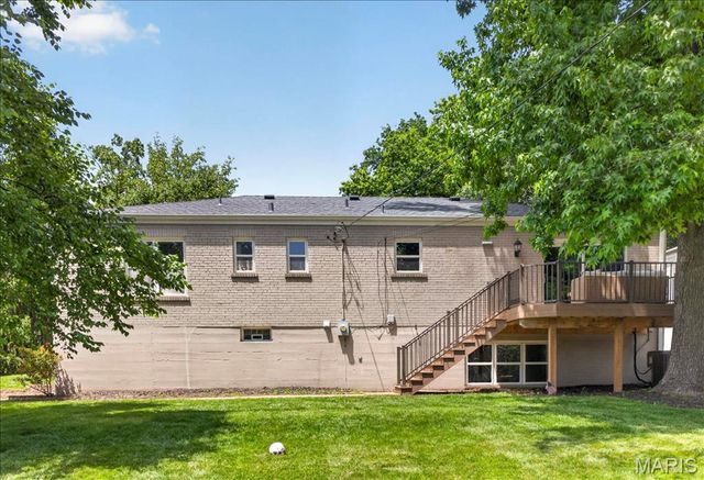 8124 Halifax Drive, Clayton, MO 63105