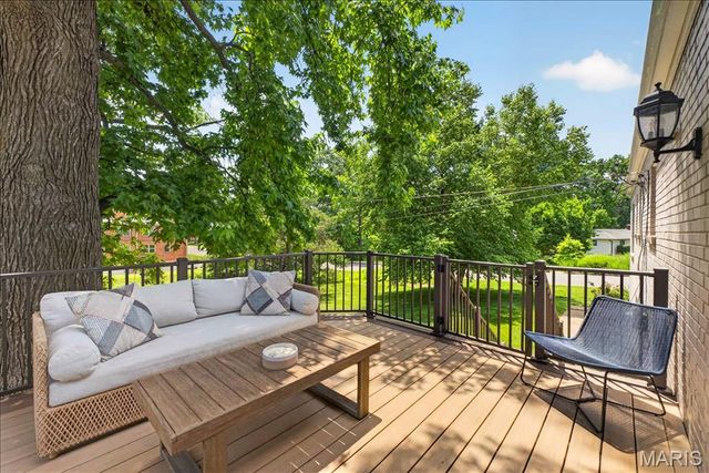 8124 Halifax Drive, Clayton, MO 63105