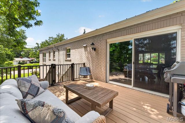 8124 Halifax Drive, Clayton, MO 63105