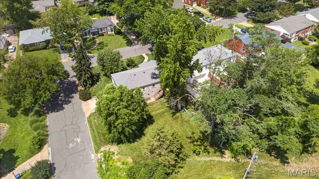 8124 Halifax Drive, Clayton, MO 63105