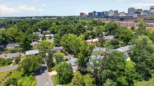 8124 Halifax Drive, Clayton, MO 63105