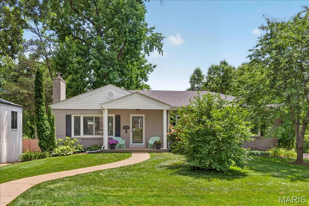 8124 Halifax Drive, Clayton, MO 63105