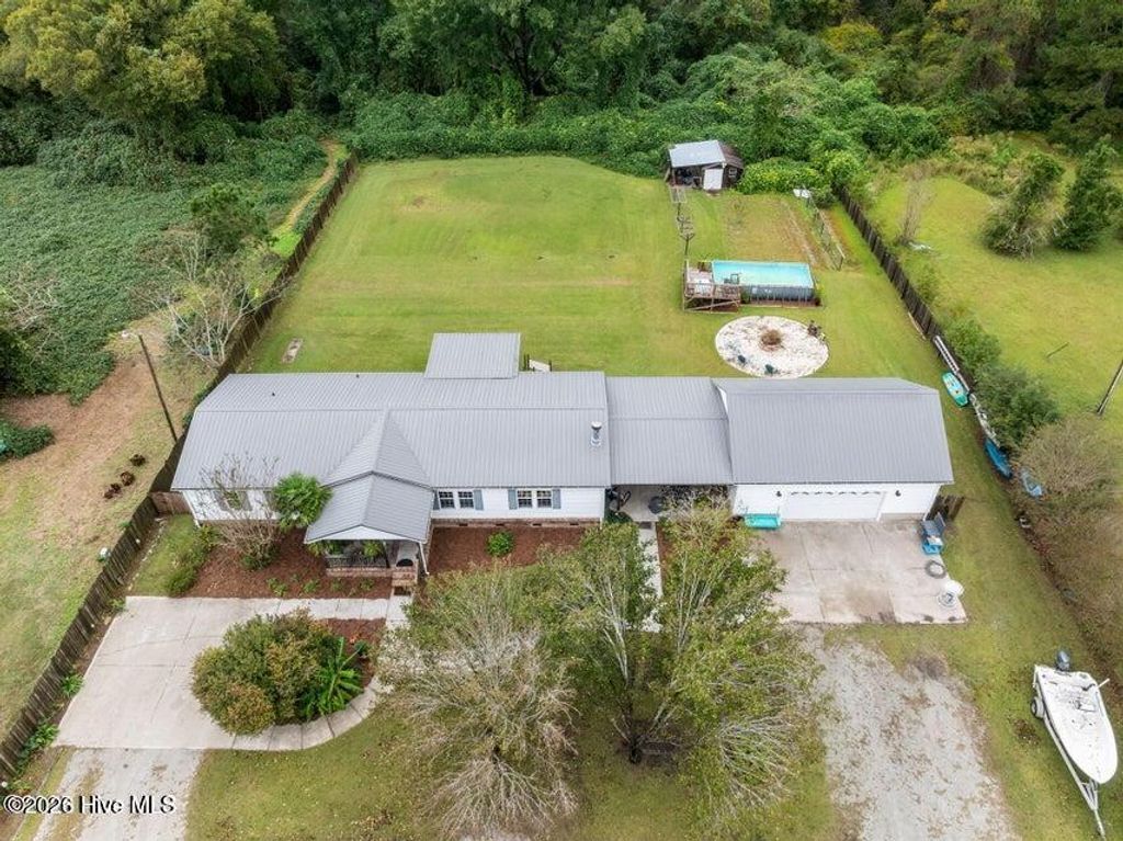 233 Belgrade Swansboro Road, Stella, NC 28582