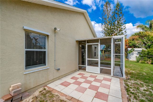 980 Dolphin Avenue, Sebastian, FL 32958