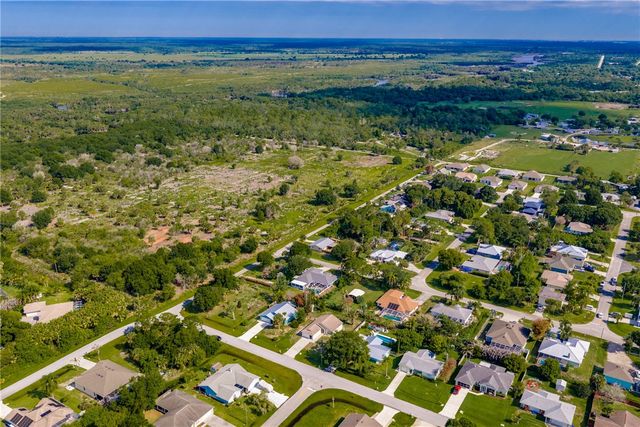 980 Dolphin Avenue, Sebastian, FL 32958