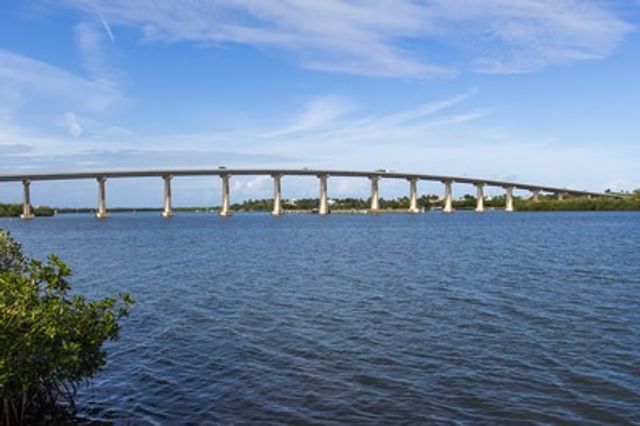 980 Dolphin Avenue, Sebastian, FL 32958