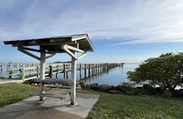 980 Dolphin Avenue, Sebastian, FL 32958