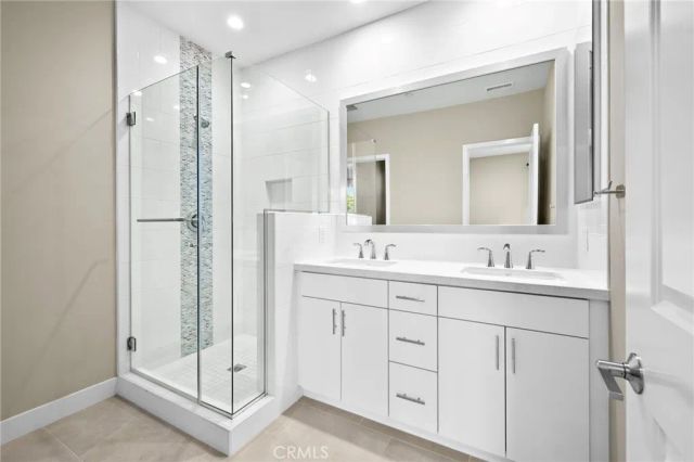114 Outwest, Irvine, CA 92618