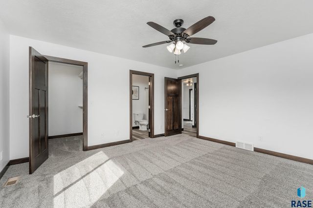 169 Central Park Ct, Harrisburg, SD 57032