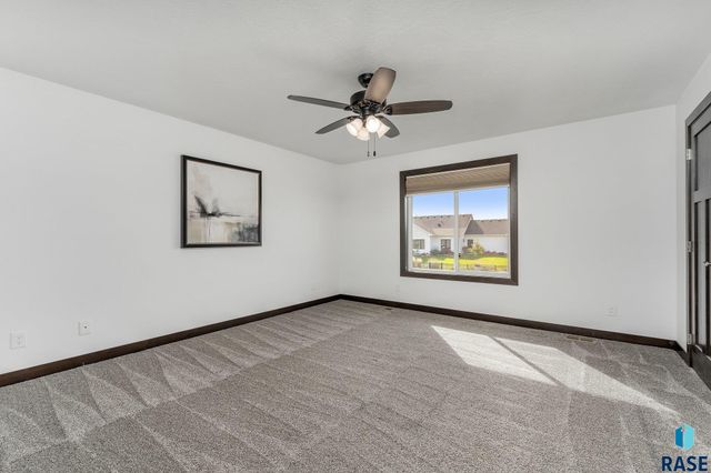 169 Central Park Ct, Harrisburg, SD 57032