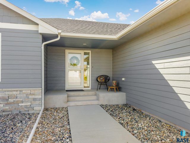 169 Central Park Ct, Harrisburg, SD 57032