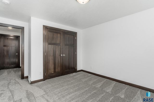 169 Central Park Ct, Harrisburg, SD 57032