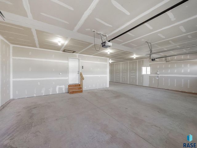 169 Central Park Ct, Harrisburg, SD 57032