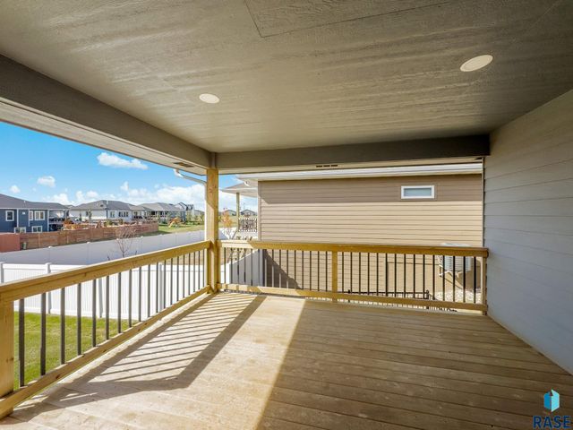 169 Central Park Ct, Harrisburg, SD 57032