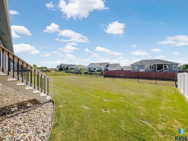169 Central Park Ct, Harrisburg, SD 57032
