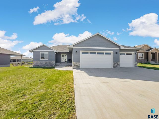 169 Central Park Ct, Harrisburg, SD 57032