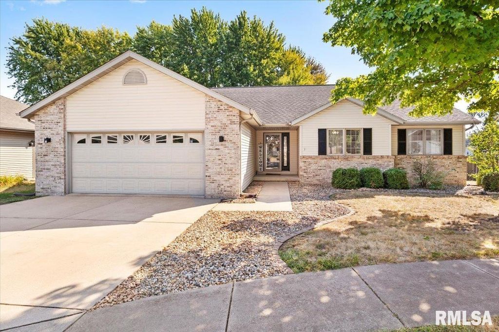 14 SPRING Street, Riverton, IL 62561