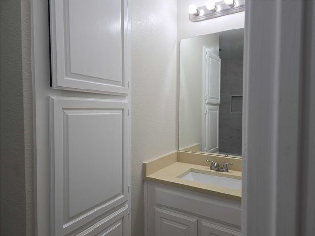 1501 Cedar Elm Drive 205, Euless, TX 76039