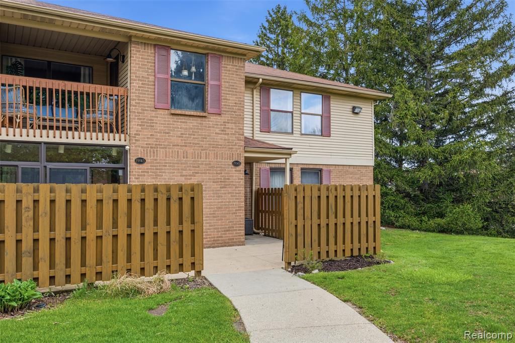 19145 Surrey Lane, Northville, MI 48167