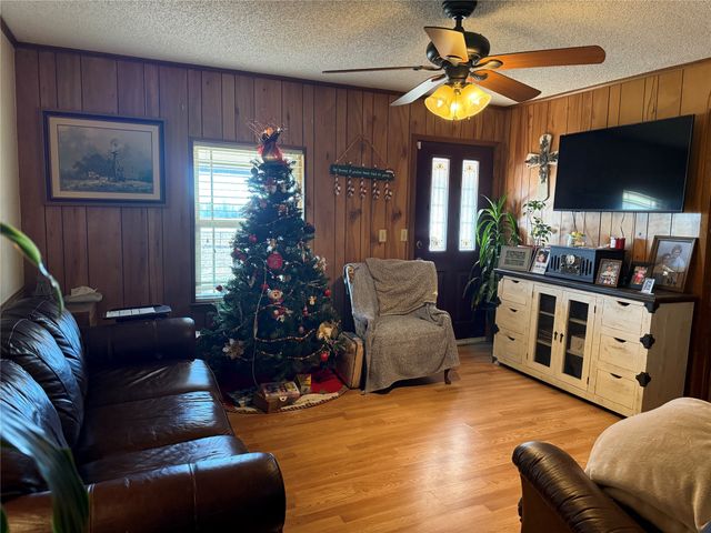 4685 Highway 82 E, Paris, TX 75462