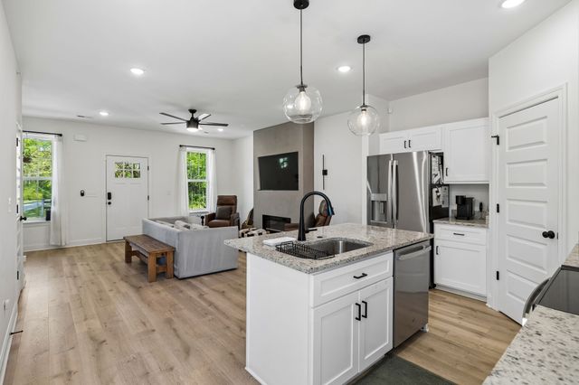 466 Mooresville Pike, Columbia, TN 38401
