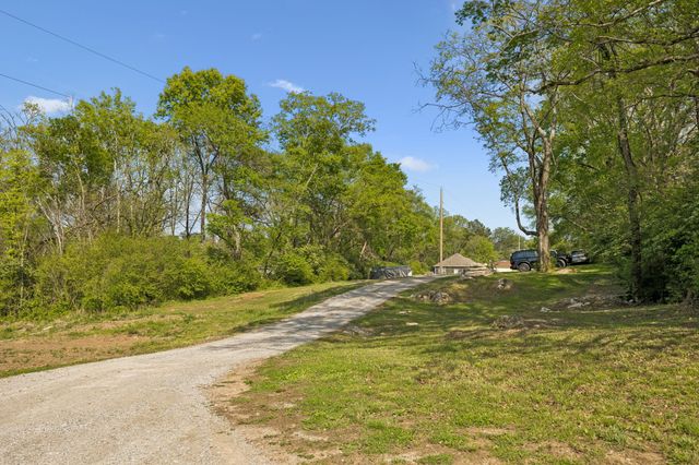 466 Mooresville Pike, Columbia, TN 38401
