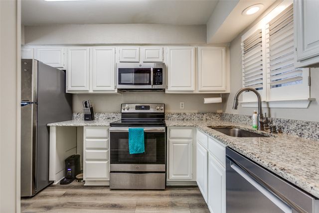 9848 Smokefeather Lane, Dallas, TX 75243