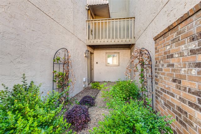9848 Smokefeather Lane, Dallas, TX 75243