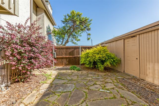 9848 Smokefeather Lane, Dallas, TX 75243